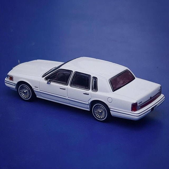 新品 MK Miniatures 1/64 フォード リンカーン タウンカー Lincoln