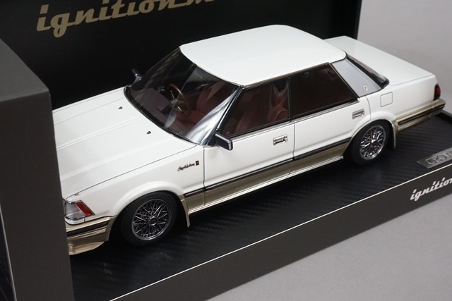 1/18 �����˥å�����ǥ� IG2056 �ȥ西 Crown (120) 2.8 Royal Saloon G Pearl White/Gold