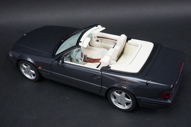 オートアート　メルセデスベンツ　CL600 1/18 AUTOart Mercedes-Benz CL 600 CL600 (Black) Diecast Car