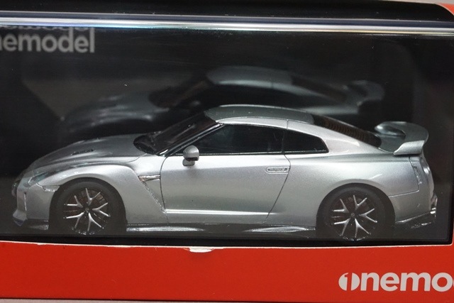 1/43 onemodel 17B08-57 日産 GT-R 2017 スーパーシルバーメタリック