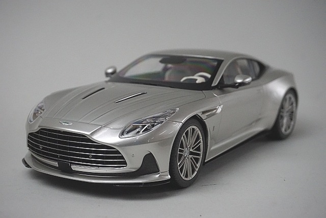 新品 8241221S XiaoGuang MODEL 1/18 アストンマーティン DB12 2024