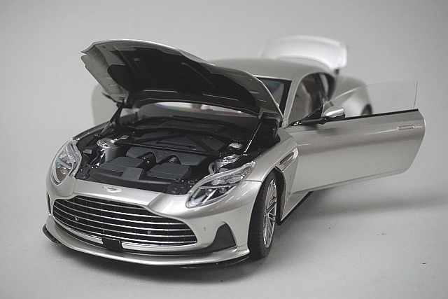 新品 8241221S XiaoGuang MODEL 1/18 アストンマーティン DB12 2024
