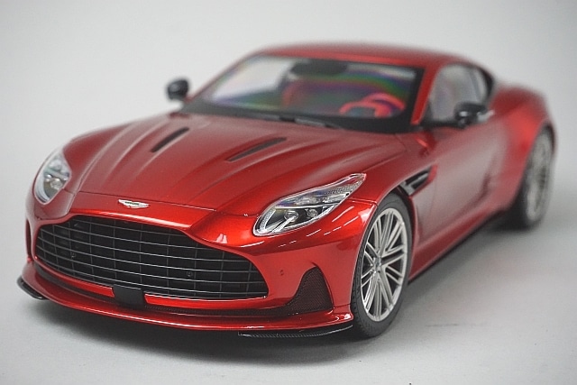 【レア】アストンマーチンDB12 1/64ミニカー 紫 レア】アストンマーチンDB12 1/64ミニカー 紫 - メルカリ
