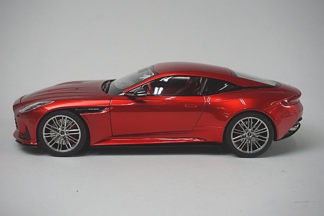 【レア】アストンマーチンDB12 1/64ミニカー 紫 XiaoGuang Model 1/64 Scale Aston Martin DB12 Coupe Purple