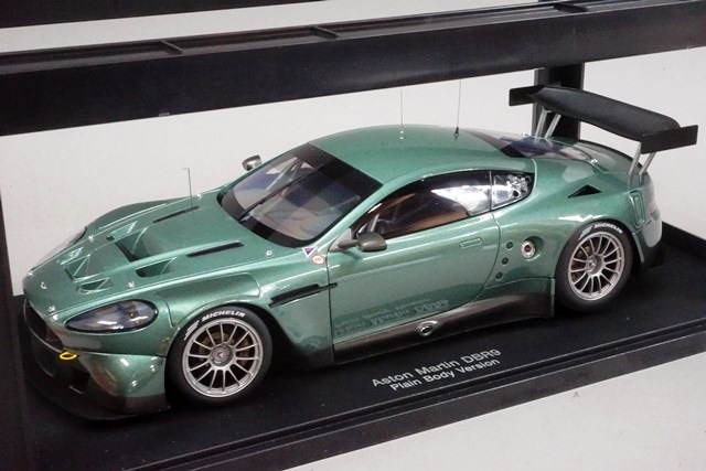 1/18 オートアート 80503 アストンマーティン DBR9 PLAIN BODY VERSION