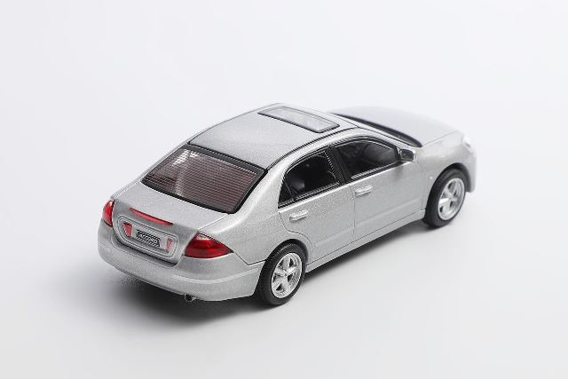 新品 LL-035-178 DCT 1/64 ホンダ Honda Accord 7世代 silver LHD
