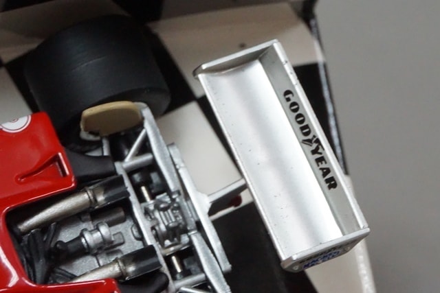 1/43 ミニチャンプス 430820027 フェラーリ 126 C2 G.ビルヌーブ 1982