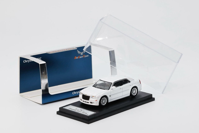 新品 LL-056-284 DCT 1/64 クライスラー Chrysler 300C SRT8 White