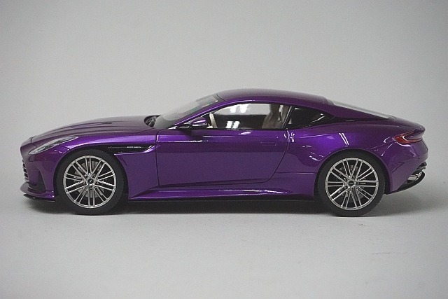 新品 8241221P XiaoGuang MODEL 1/18 アストンマーティン DB12