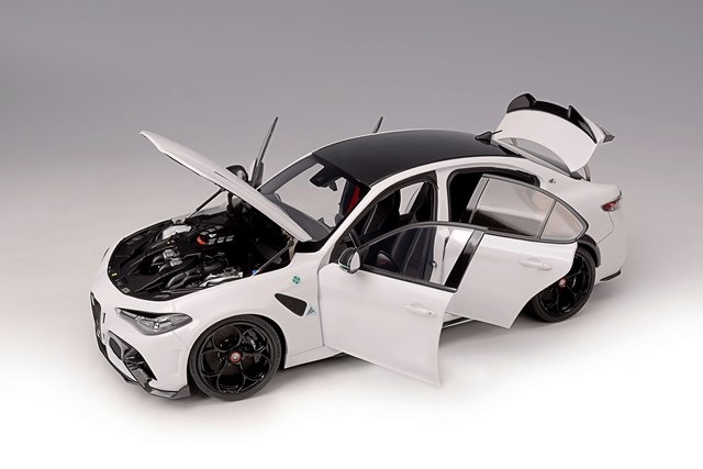 ���� M89003 MOTORHELIX 1/18 ����ե� ���ᥪ ����ꥢ GTA Bianco Trofed White