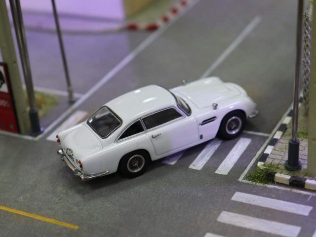 1/64 アストンマーティン db5 フィギュア付き 新品 DCM 1/64 アストンマーティン Aston Martin DB5 white フィギュア