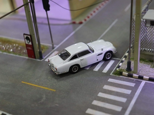 新品 DCM 1/64 アストンマーティン Aston Martin DB5 white フィギュア