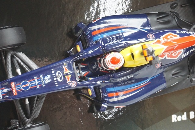ミニチャンプス F1 1/43 レッドブルRB8 ベッテル　鈴鹿レジェンド ミニチャンプス F1 1/43 レッドブルRB8 ベッテル 鈴鹿レジェンド 1