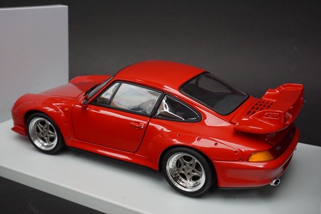1:18 UT Models Porsche 911 993 Carrera Targa blue, red
