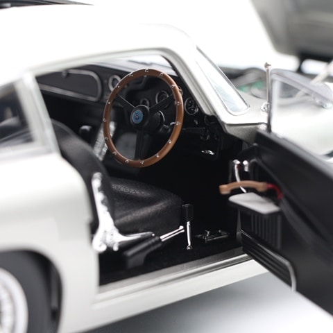 新品 8251033 XiaoGuang MODEL 1/18 アストンマーティン DB5 007