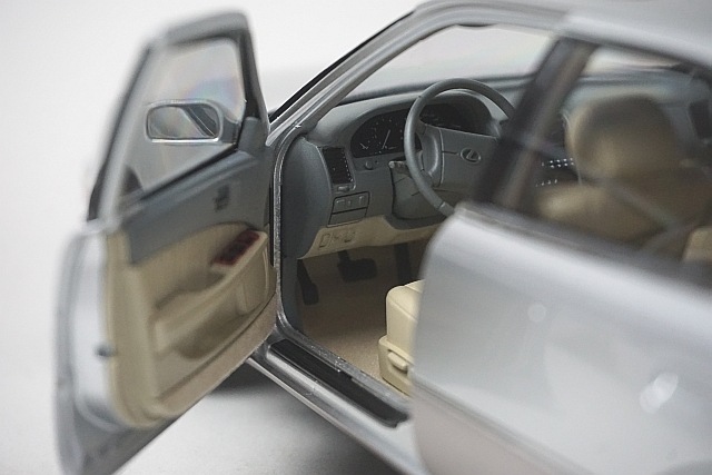 新品 8230811S XiaoGuang MODEL 1/18 レクサス LS400 1993 シルバー