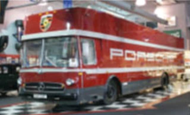 予約452026100 シュコー 1/64 メルセデス ベンツ トランスポーター