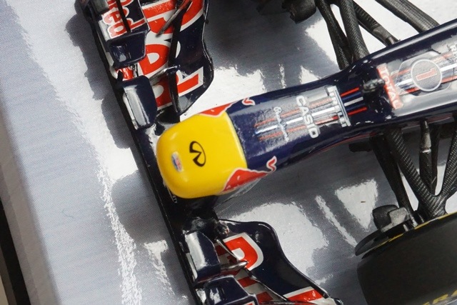1/43 ミニチャンプス 410120001 レッドブルレーシング ルノー