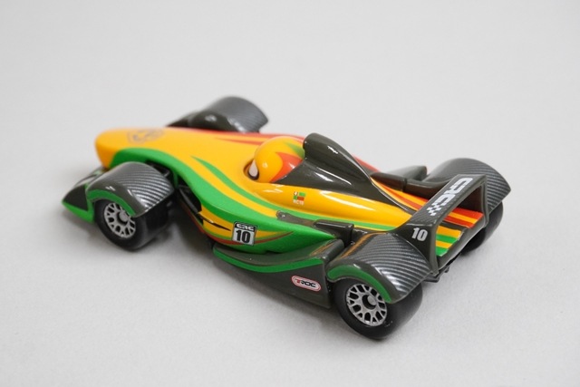 トミカ カーズ リップ・クラッチゴンスキー (カーボンレーサータイプ