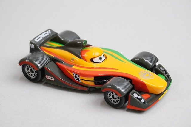 トミカ カーズ　 リップ•クラッチゴンスキー　 カーボンレーサータイプ トミカ カーズ リップ・クラッチゴンスキー (カーボンレーサータイプ