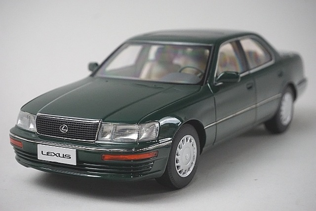 ミニカー LA400K 新品 8230811G XiaoGuang MODEL 1/18 レクサス LS400 1993