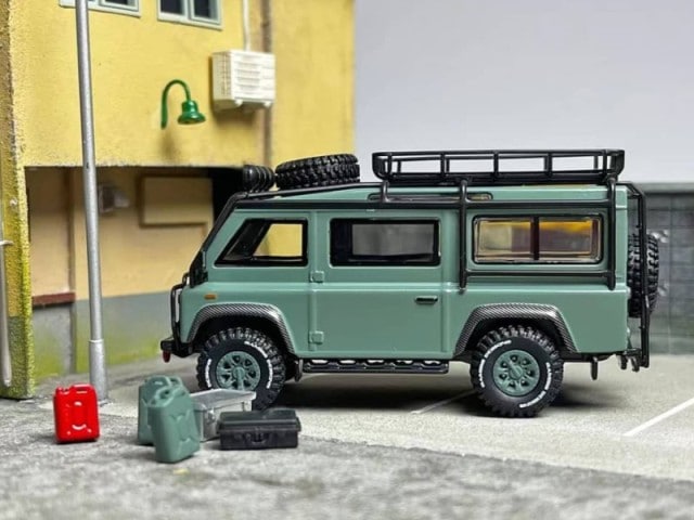 801-331 Master 1/64 ランドローバー ディフェンダーVAN - メルカリ