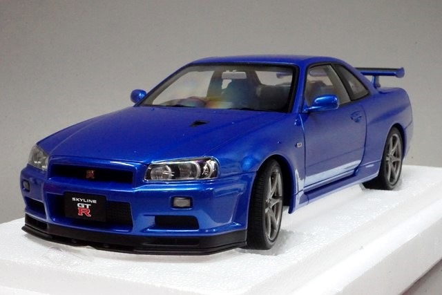 1/18 オートアート 77408 日産 スカイライン GT-R (R34) V-SPEC Ⅱ