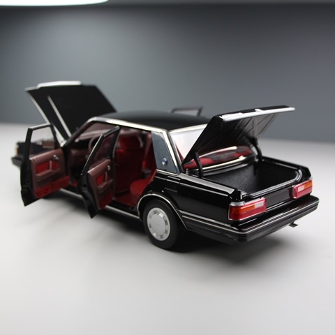 予約 8250612B-1 XiaoGuang MODEL 1/18 トヨタ クラウン MS122