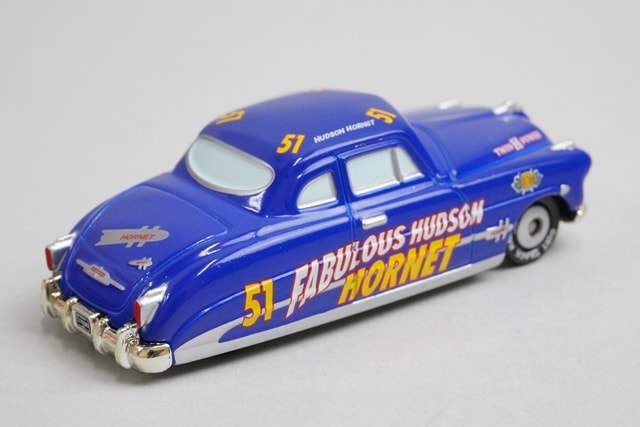 カーズ、ミニカー、龍ペイント、ドックハドソン（大きいミニカー） カーズ トミカ C-40 ドック・ハドソン(シルバーレーサータイプ
