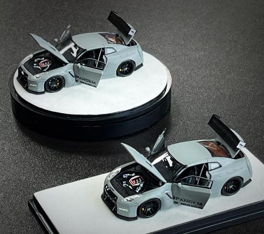 新品 PGM-640703 PGM 1/64 Rocket Bunny R35 フル開閉モデル Combat