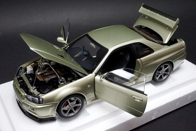 1/18 オートアート 77404 日産 スカイライン GT-R （R34） Vスペック