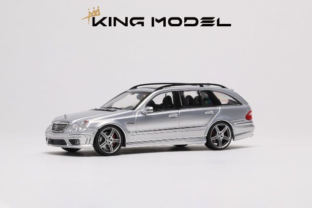 新品 King Model 1/64 メルセデス ベンツ Benz E63AMG Travel Version