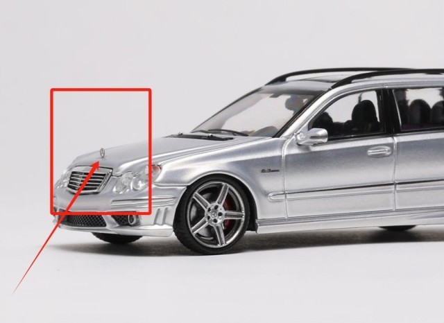 新品 King Model 1/64 メルセデス ベンツ Benz E63AMG Travel Version