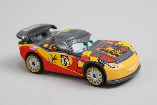 トミカ カーズ ミゲル・カミーノ (カーボンレーサータイプ), Boost