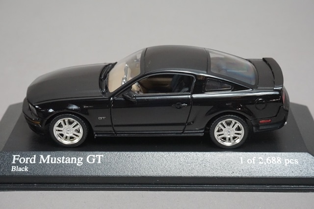 1/43 ミニチャンプス 400084121 フォード マスタング GT 2005 ブラック