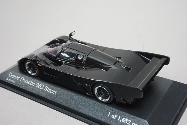 1/43 ミニチャンプス 430064002 ダウアー ポルシェ 962 ストリート