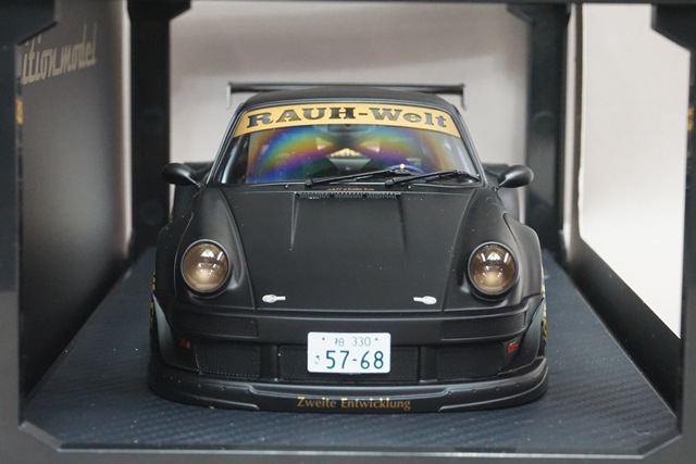 合金ポルシェ 964(RWB) マットブラック IG2321 1/43 RWB 993 Matte Black With Mr. Nakai standing pose