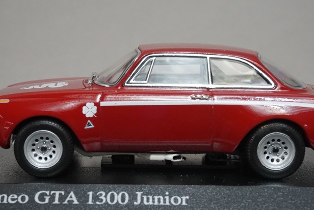 1/43 ミニチャンプス 400120600 アルファロメオ GTA 1300