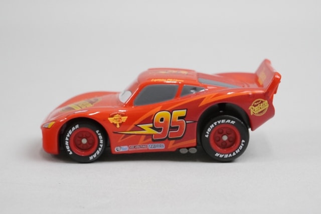 落葉　枯葉　木の葉 マックィーン　マックイーン カーズ　ミニカー NATURE DRIVE LIGHTNINGMCQUEEN