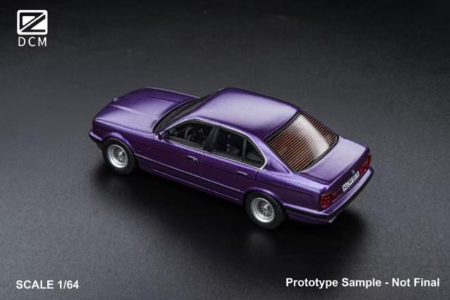 予約 DCM 1/64 BMW E34 5シリーズ セダン Daytona Roland Purple