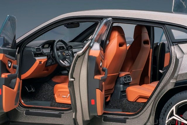 新品 79164 オートアート 1/18 ランボルギーニ ウルス