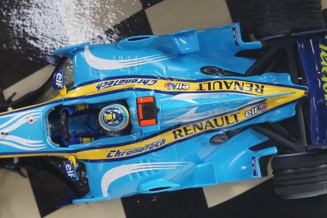 1/43 ミニチャンプス 400060201 ルノー F1チーム R26 フランスGP