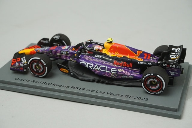 オラクル レッドブル レーシング RB19アブダビGP S.ペレス #11 1/43 スパーク S8935 オラクル レッドブルレーシング RB19 ラスベガス