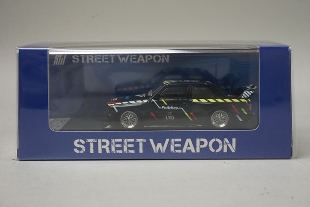 1/64 STREET WEAPON BMW M4 カーボンブラック　ミニカー BMW M4 G82 BLACK 1/64 DIECAST CAR BY STREET WEAPON | JVK Toys