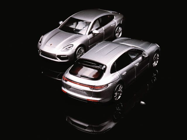 ポルシェパナメーラミニカー　期間限定値下げ 新品 Rhino Model RM 1/64 ポルシェ パナメーラ Porsche