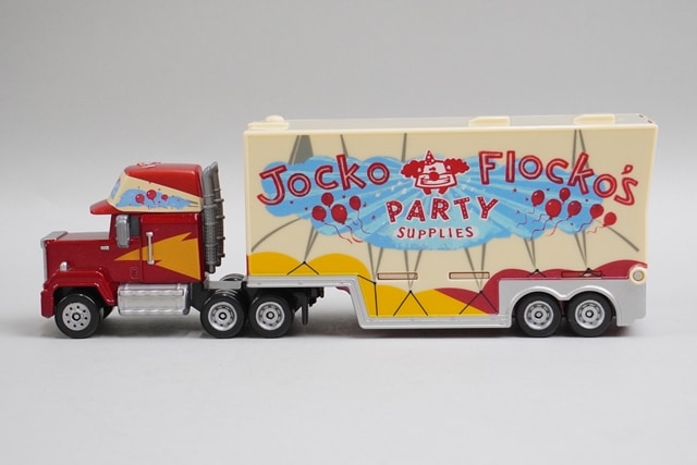 【トイザらス限定 廃盤品】カーズ トミカ 「マック（コスチュームタイプ)」 トミカ カーズ トイザらスオリジナル マック (Jocko Flocko's