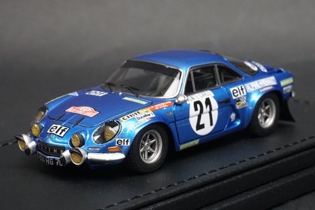 1/43 ヘッドライナー HL0802 アルピーヌ ルノー A110 1800