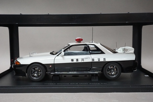 破損 オートアート 1/18 ニッサン スカイライン GT-R R32