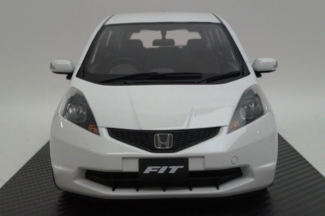 新品17A11-01 onemodel 1/18 ホンダ FIT Taffeta White, Boost Gear