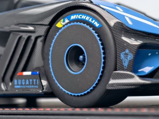 予約 MCM 1/18 ブガッティ ボライド Bugatti Bolide Blue Carbon